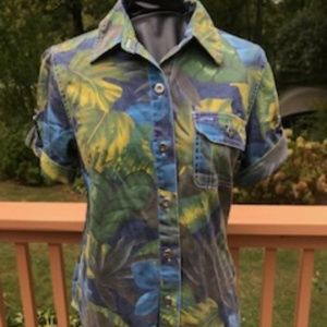 3/$25💜Sag Harbor size S Pretty color denim shirt